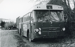 Buss som ska skrotas,  år 1980. Bussen står vid Klingerots l