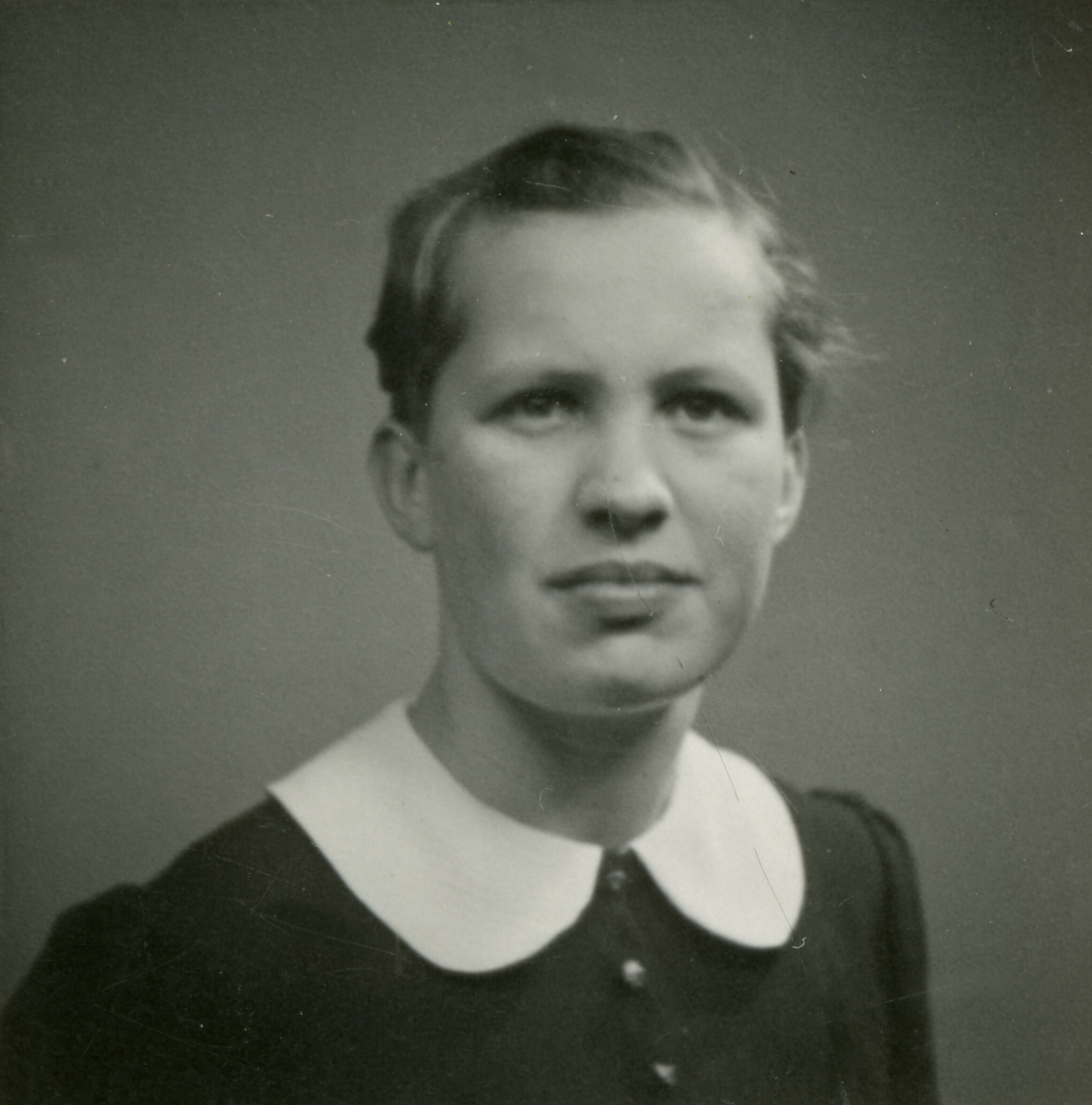 Ungdomsbilde av Marit Valen Li, tatt 18. januar 1937.