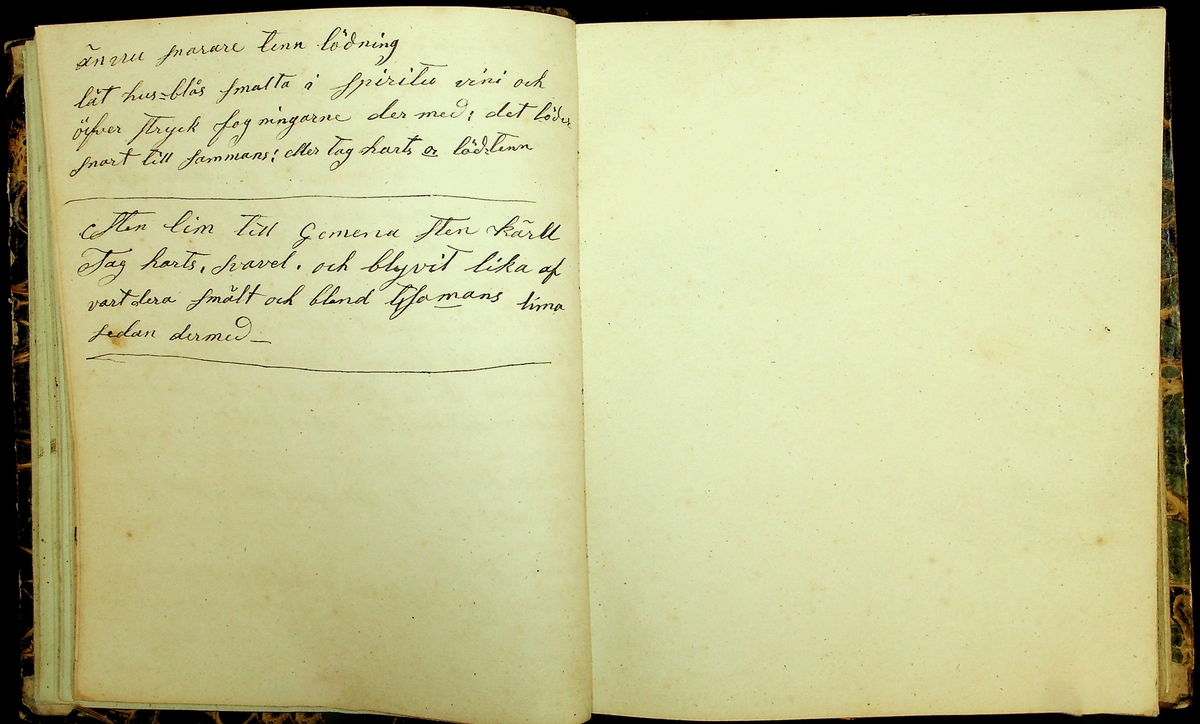 Dagbok skriven runt åren 1860-1870 rörande jordbruksarbete m.m. vid Rällsjögården i Bjursås socken. Innehåller även anteckningar om bl.a. botformler samt äldre märkvärdiga händelser. På några ställen i boken är det skrivet i sifferchiffer (där bokstaven j räknats bort).

Boken verkar vara skriven av flera personer, enligt anteckning på bildnr 10: ’Recepten, på denna – och föregående sida – är tydligen skrivna av Rällsjö Anders Jansson född 1863. Son till Rällsjö Jan Ersson som ägt boken. Det syns det är fars skrivstil. B. Larsson 4/11 1959.’
