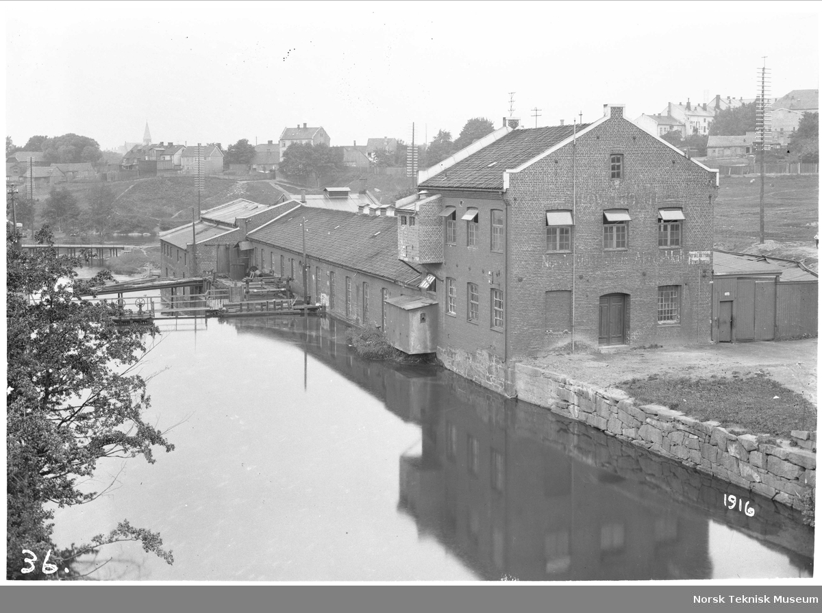 NEBB's fabrikk på Vøien sett fra dammen