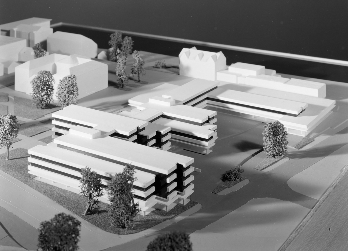 Foto av arkitektmodell av Porsgrunn Rådhus.