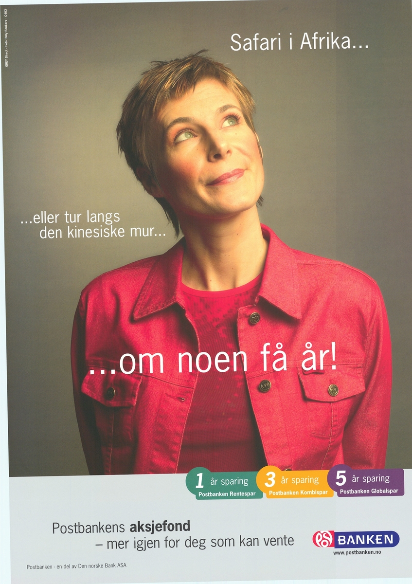 Plakat med motiv av en person i rød jakke, tekst og bilde. Plakaten er tosidig med tekst på bokmål og nynorsk på hver sin side.