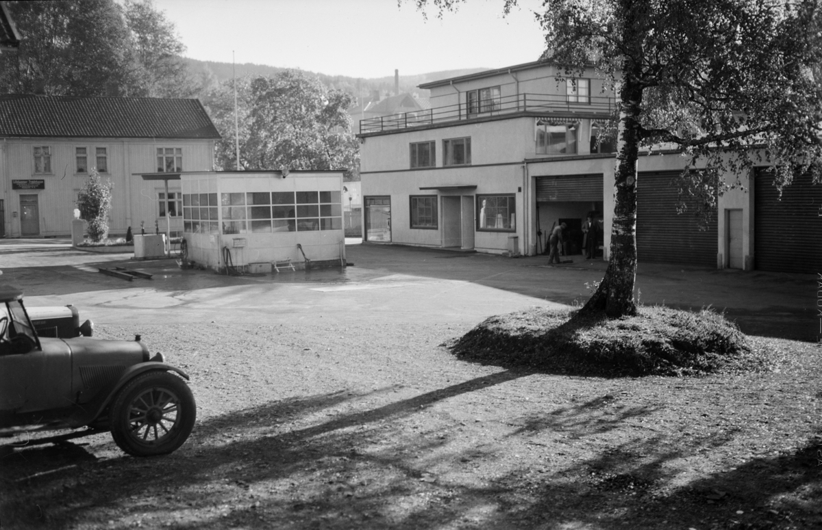 Bensinstasjon tilhørende Sporveienes Bensindepot «Nor» i Kirkegata 52, Lillehammer - Nor-gården