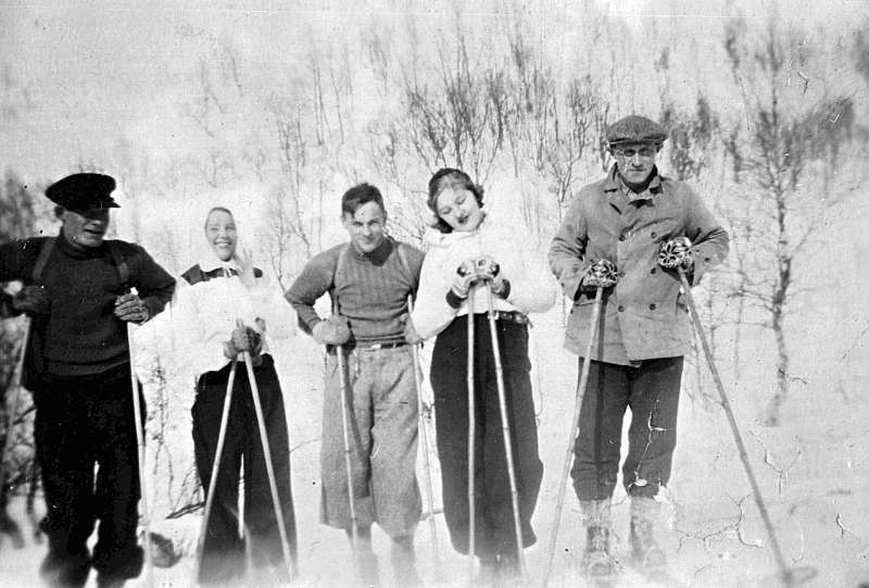 Fem personer på skitur, Jernberg, Nordkjosbotn