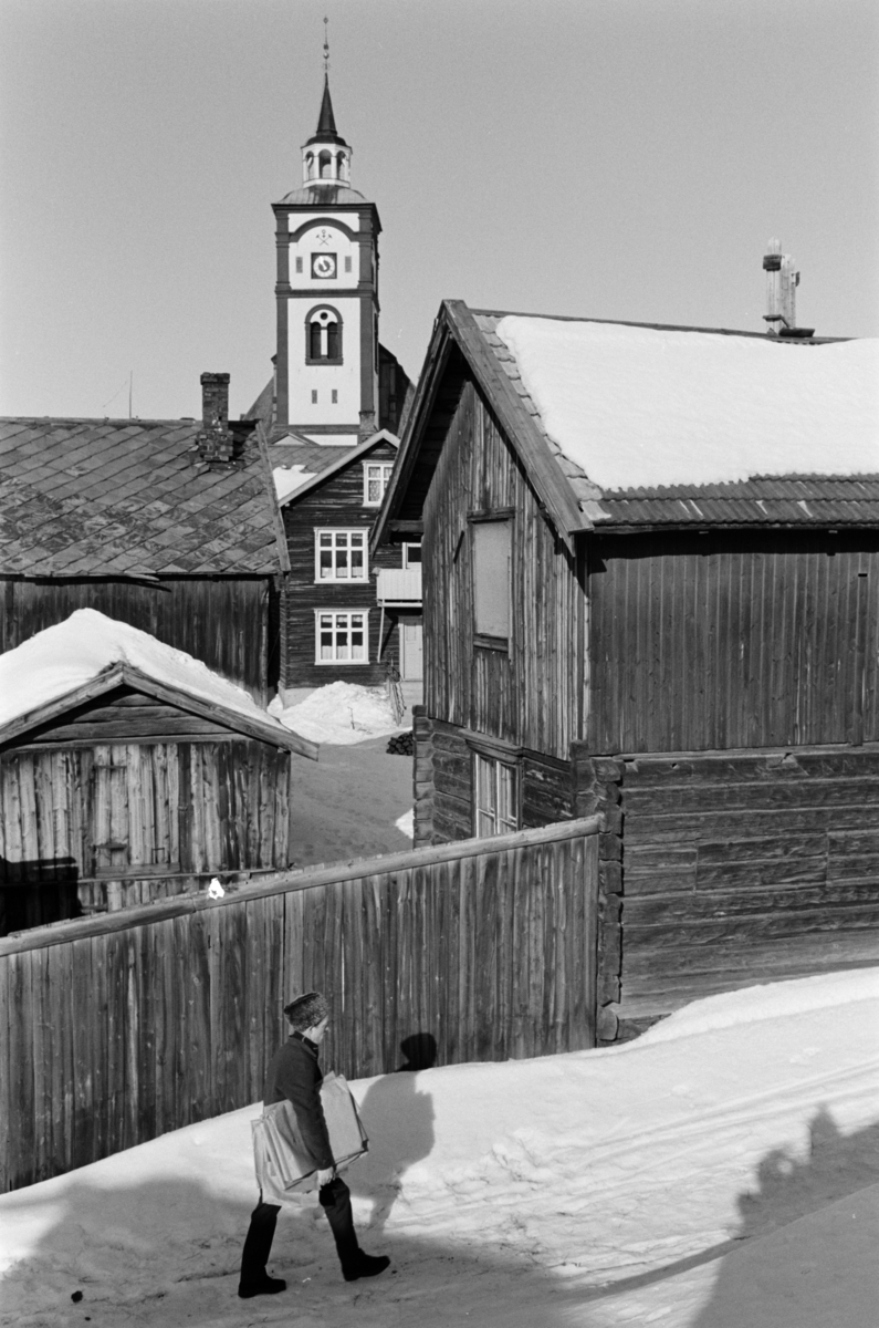Bylandskap med gårder og kirken på Røros.