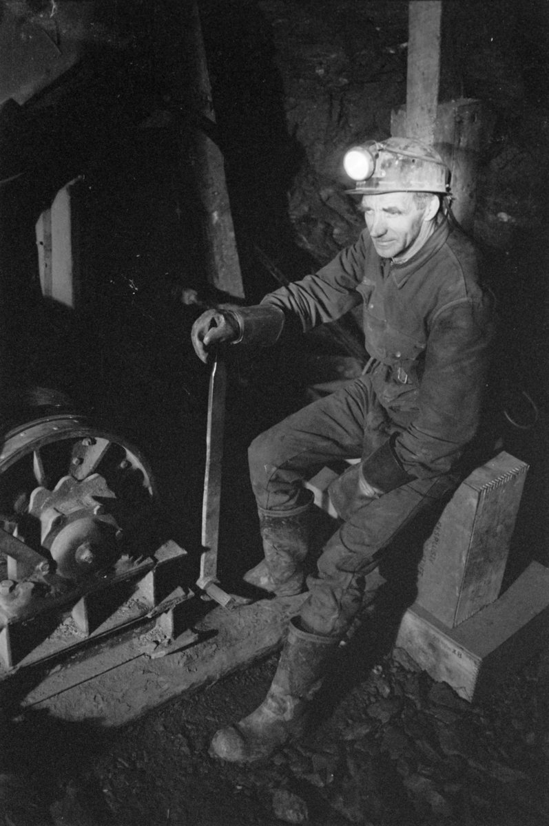 Gruverarbeidere utvinner malm i gruvene på Røros.