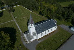 Myrbostad kirke er en langkirke fra 1880.