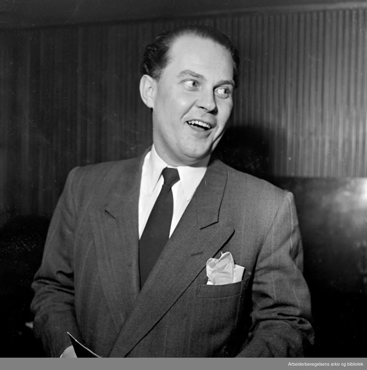 Erik Diesen. 1922 - 1999..Journalist og programleder. NRK ...