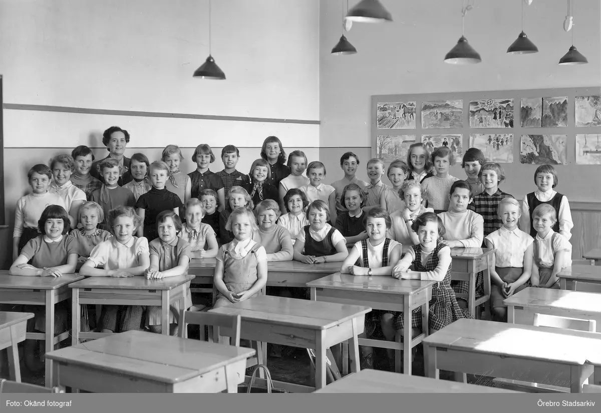 Klass 3B på Olaus Petriskolan

Fröken Olga Mossberg, Christina Säll står främst till höger