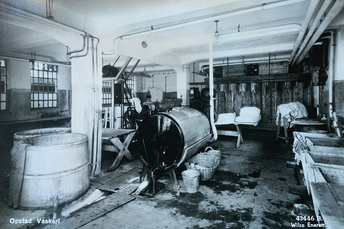 Interiørbilde fra vaskeriet ved Opstad tvangsarbeidshus.