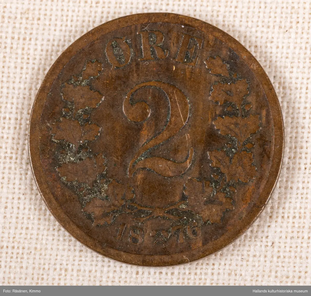 Mynt av koppar. 2 ØRE (öre). 1876. Oscar IIs namnchiffer (teckning)