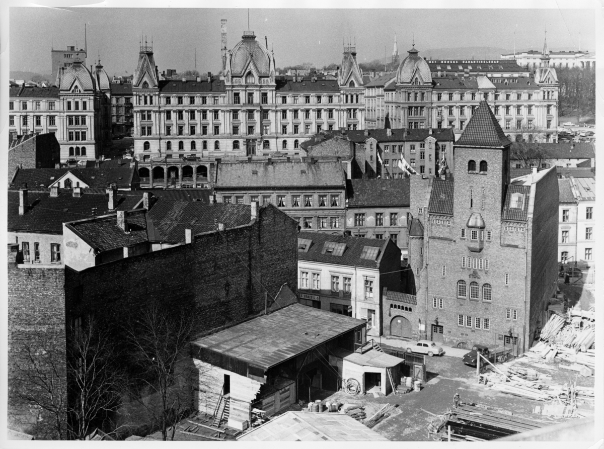 Foto av Viktoria terrasse tatt fra høytliggende vinkel, muligens Rådhuset.