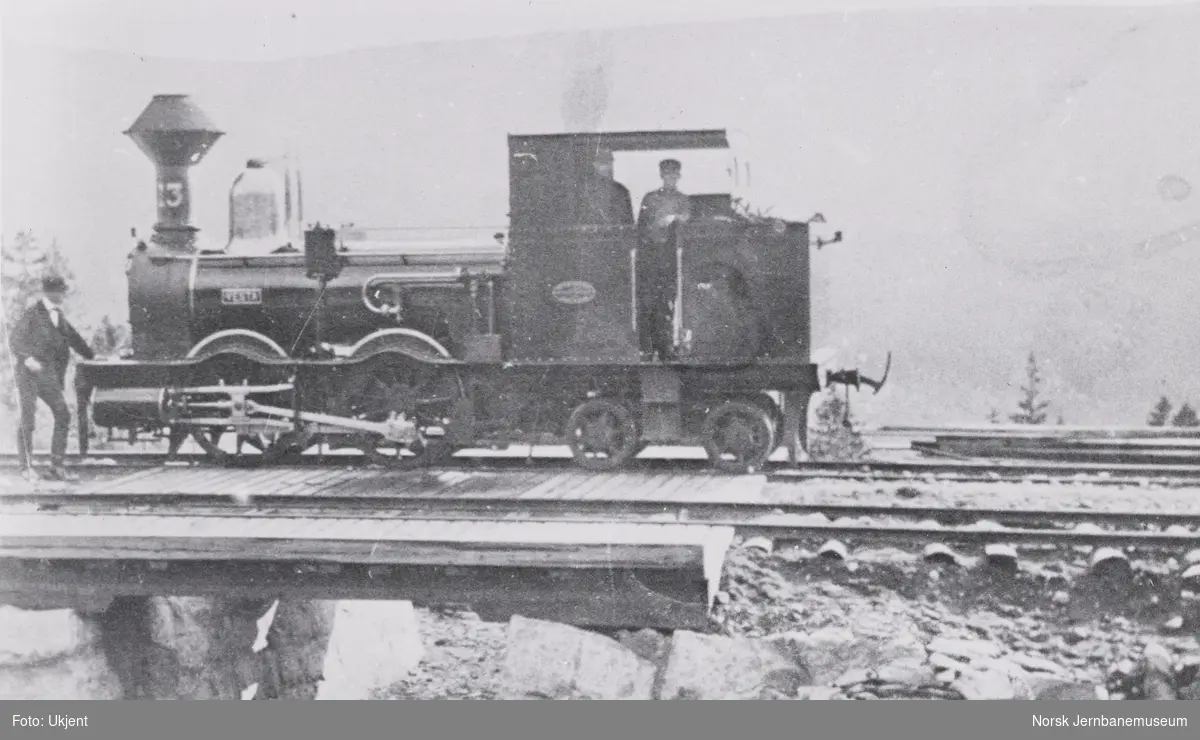 Smalsporet damplokomotiv type VI nr. 13 "Vesta" trolig på Stensli stasjon