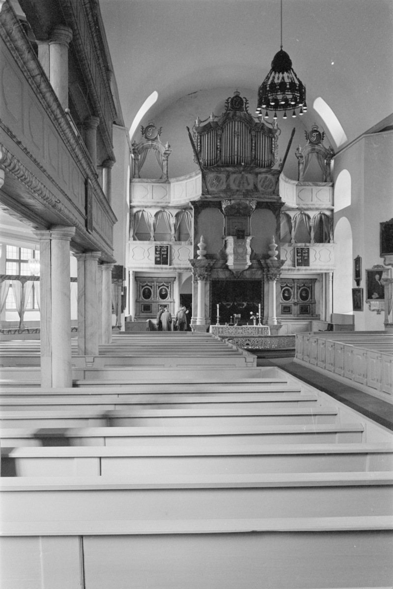 Interiør i Røros kirke.