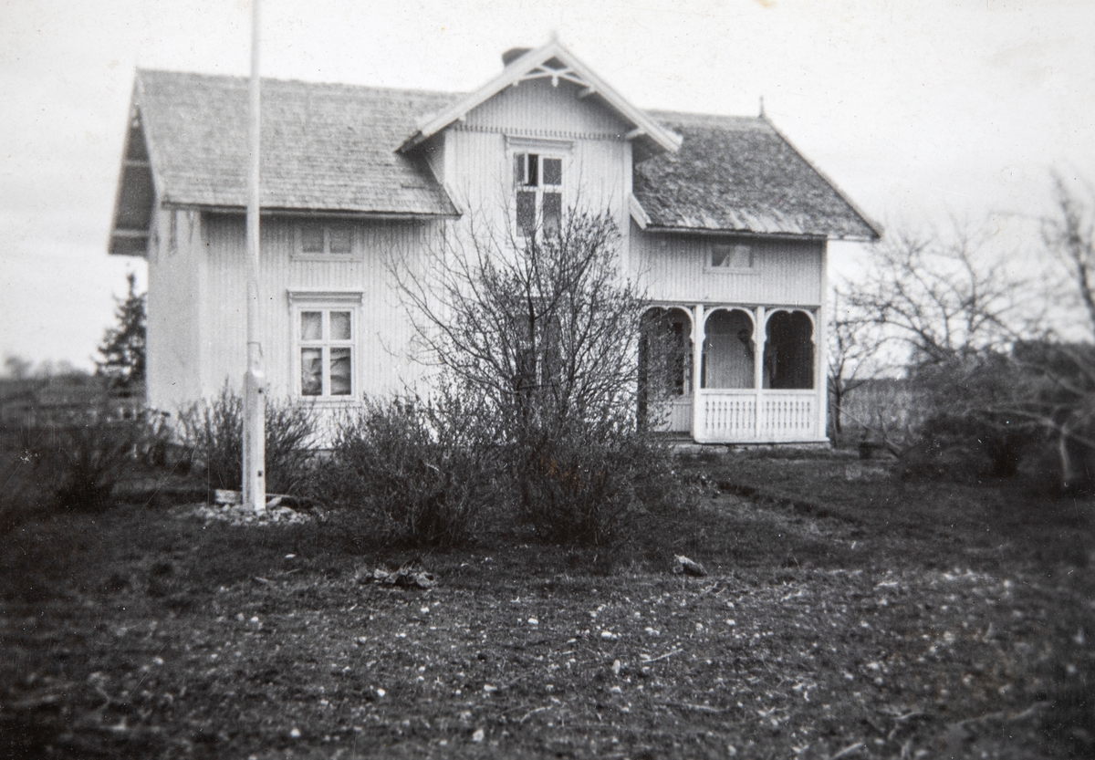 Eksteriør av eiendommen Nordre Jønsberg. Bildet tatt i 1937. Huset ble ...