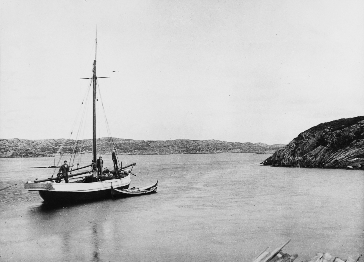 Jekta "Dølen af Hopsøe" avbildet ved Hopsjø