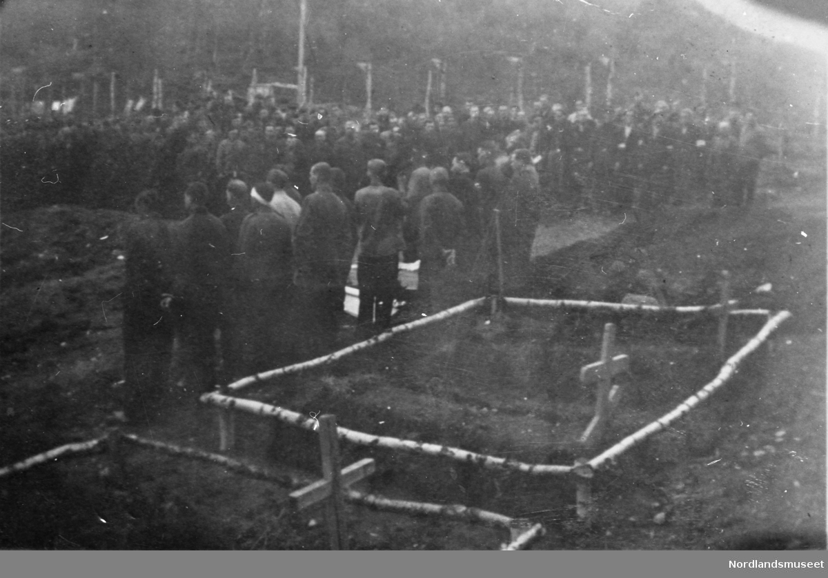 Begravelse i russeleiren på Gyltvika.