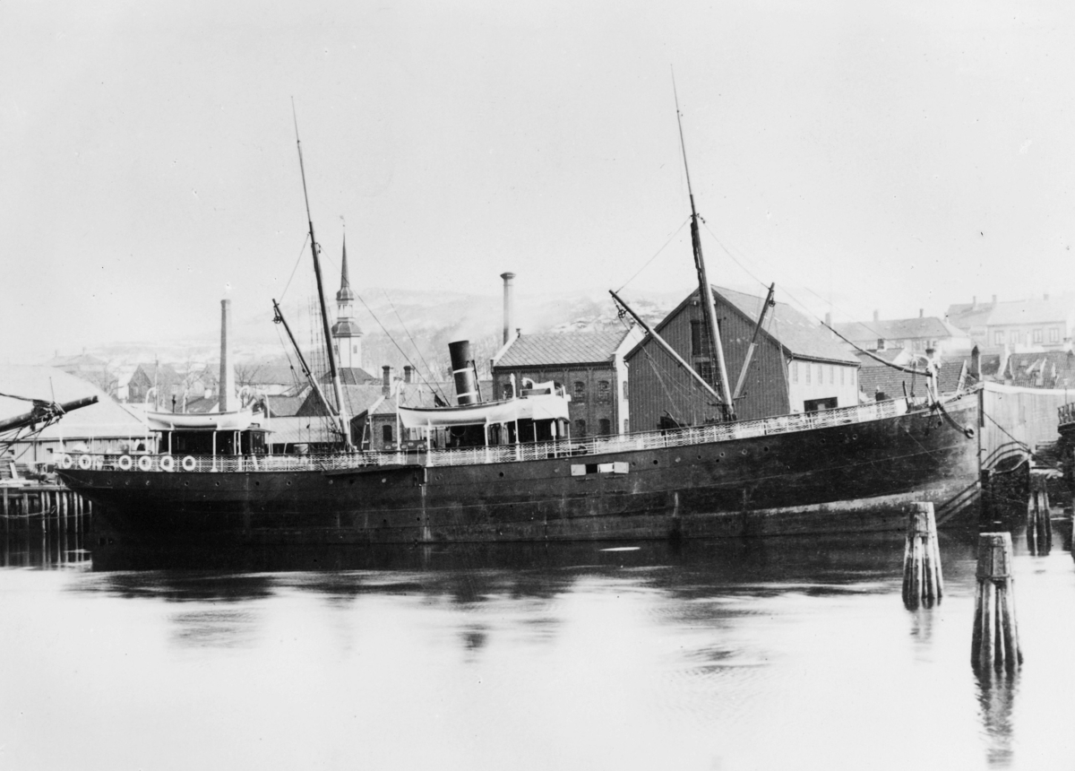 transport båt, eksteriør, D.S. Henrik Wergeland, ved havn