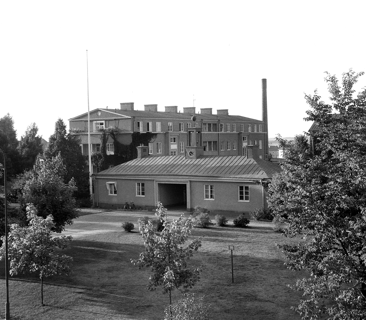 Klockhuset vid ålderdomshemmet vid Hjälmsäter, 1955.