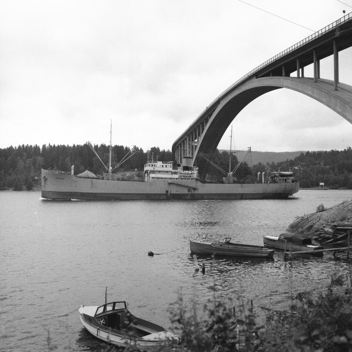 Fartyget Sälen vid Sandöbron

