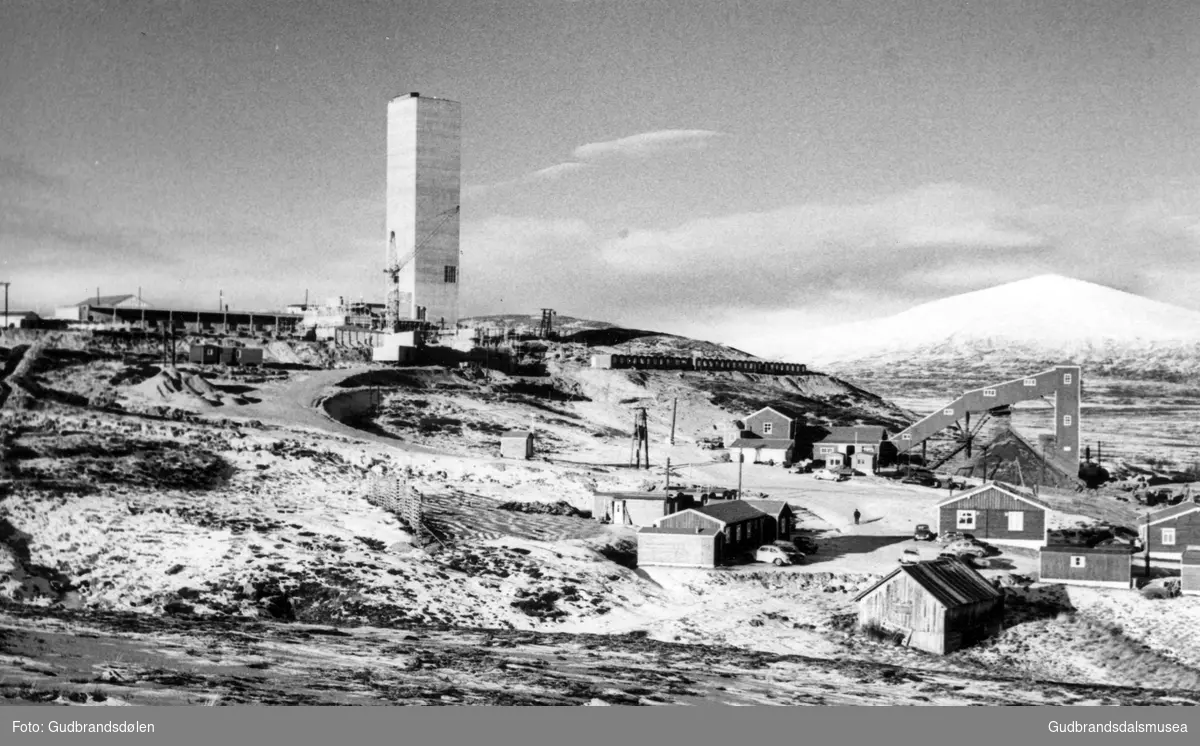 Gruveanlegget på Tverrfjellet ved Hjerkinn under utbygging i 1966. Det var da planer for full drift fra starten av 1969.