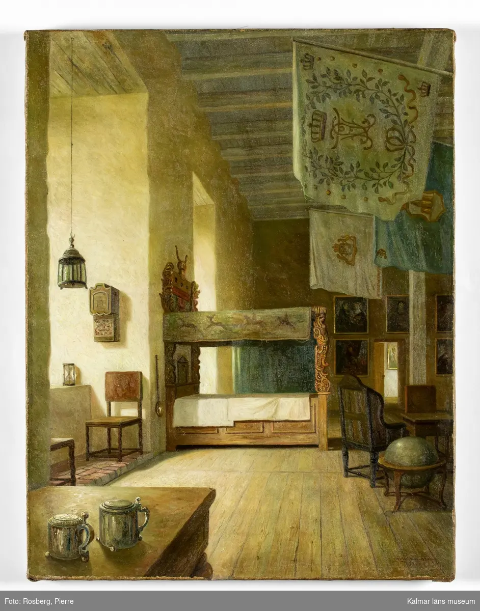 Interiör från Gröna salen på Kalmar slott, en uppställning med museiföremål.