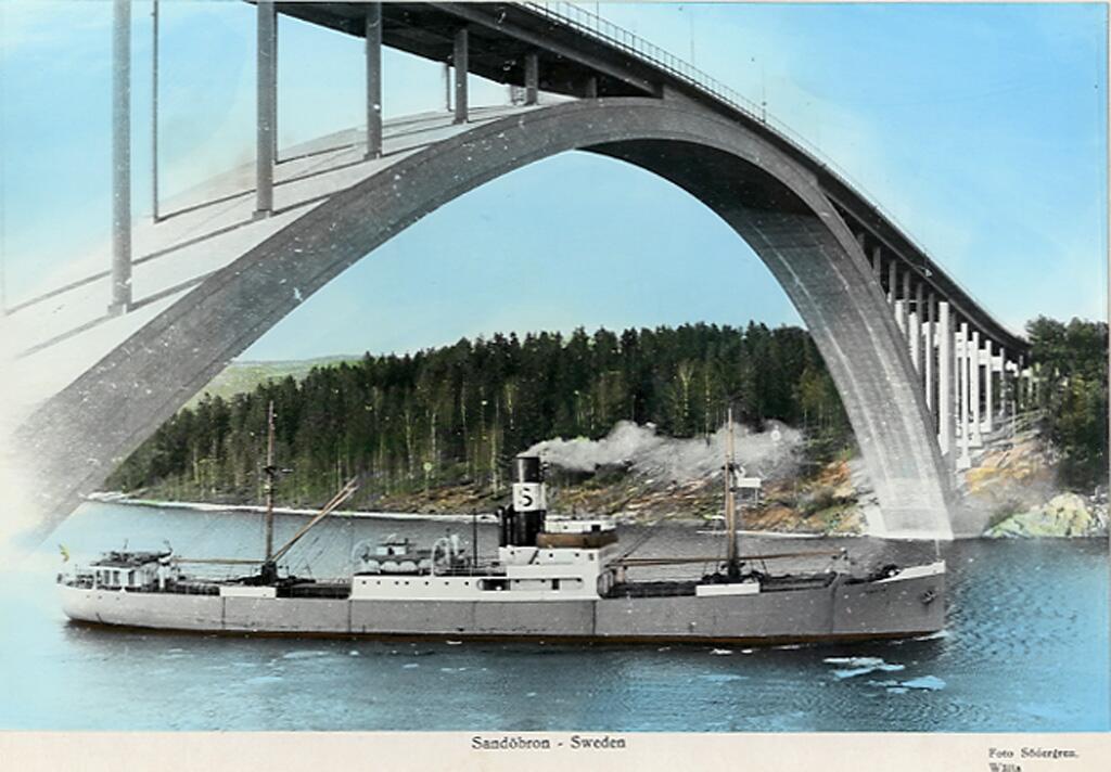 Fartyget Hugin vid Sandöbron