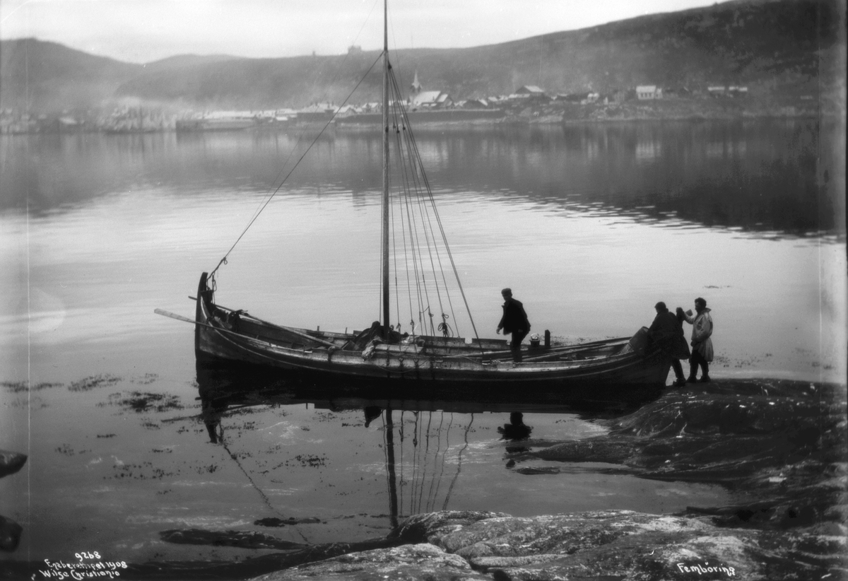 En fembøring i havna i Hammerfest. Fotografert 24. juli 1908.