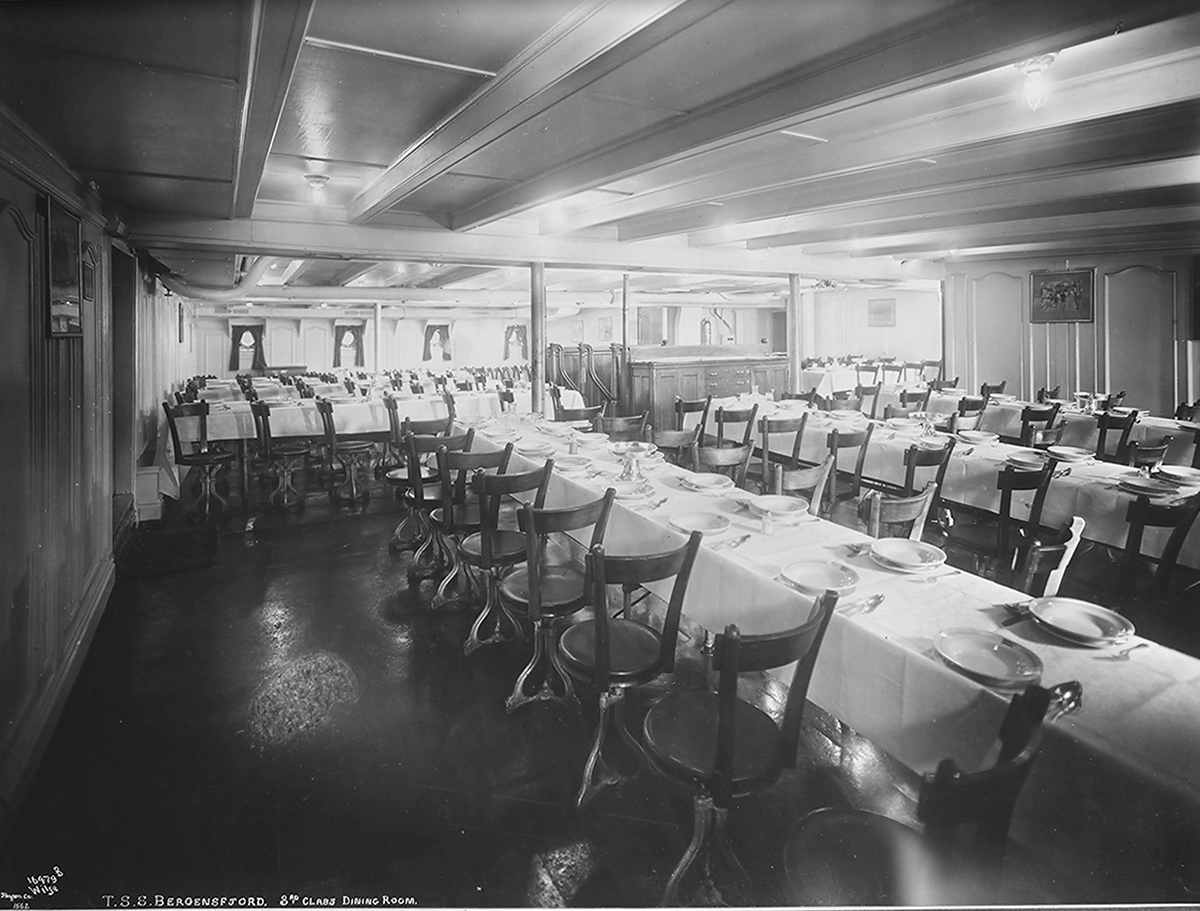 Spisesalongen på 3.klasse på passasjerskipet Bergensfjord.