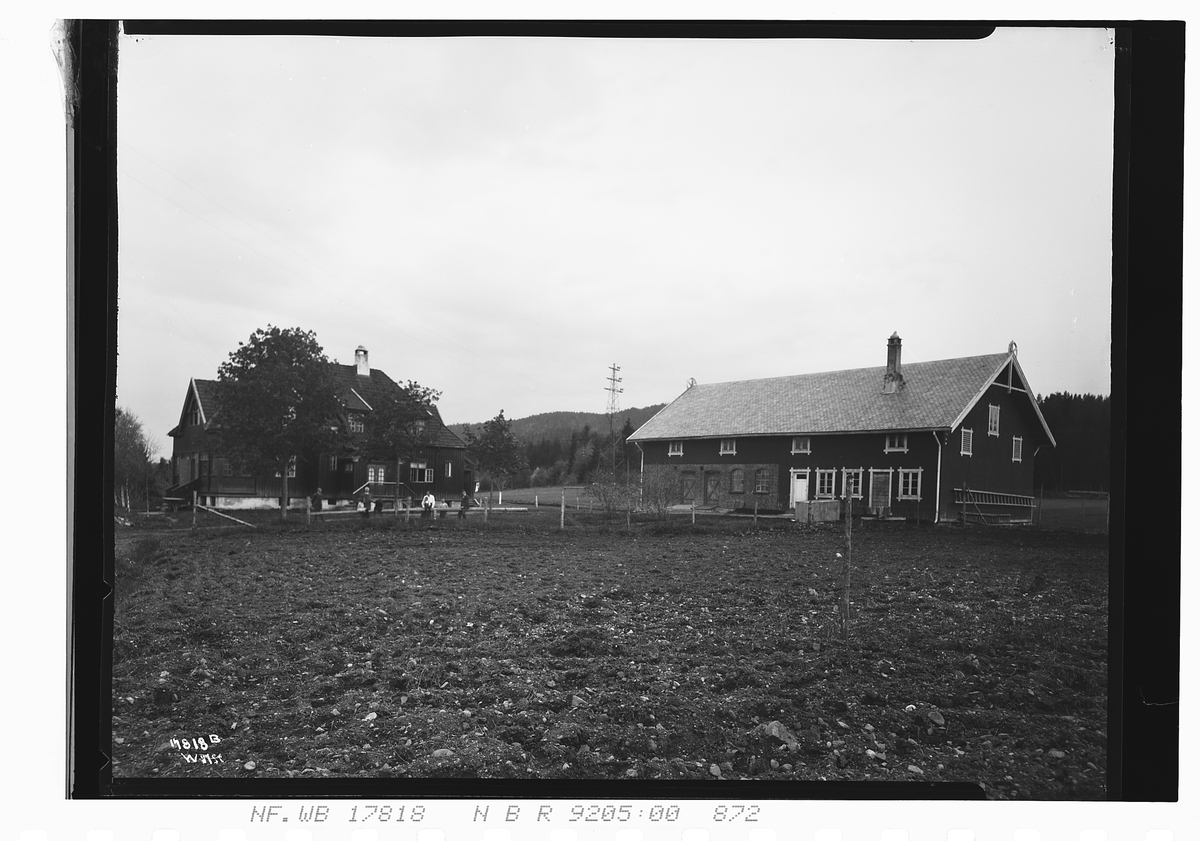 Rittmester Isachsens gårdstun. Fotografert 1924.