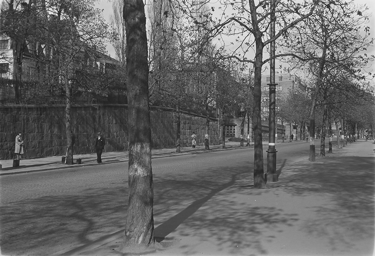 Gateliv i Bygdøy Allé, Oslo. Fotografert 1940.