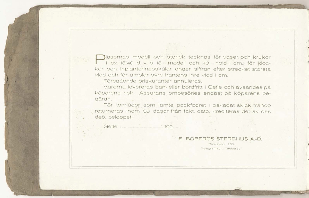 Tre priskuranter från Bo Fajans 1913, 1918 och1920-tal, inbundna i ett omslag.