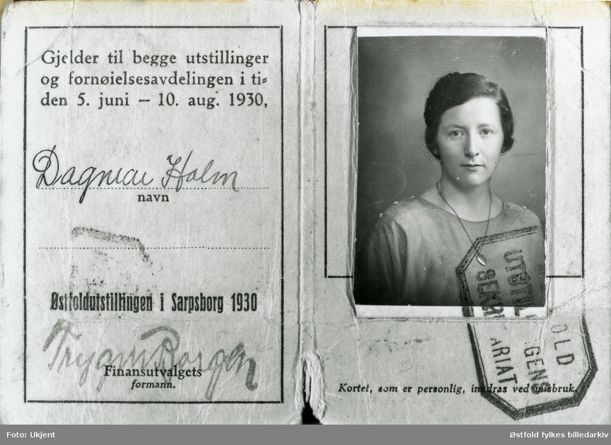 Østfoldutstillingen i Sarpsborg 1930. Partout-kort til utstillingen og fornøyelsesavdelinga til husmor Dagmar Holmen, som da var bosatt i Sarpsborg.