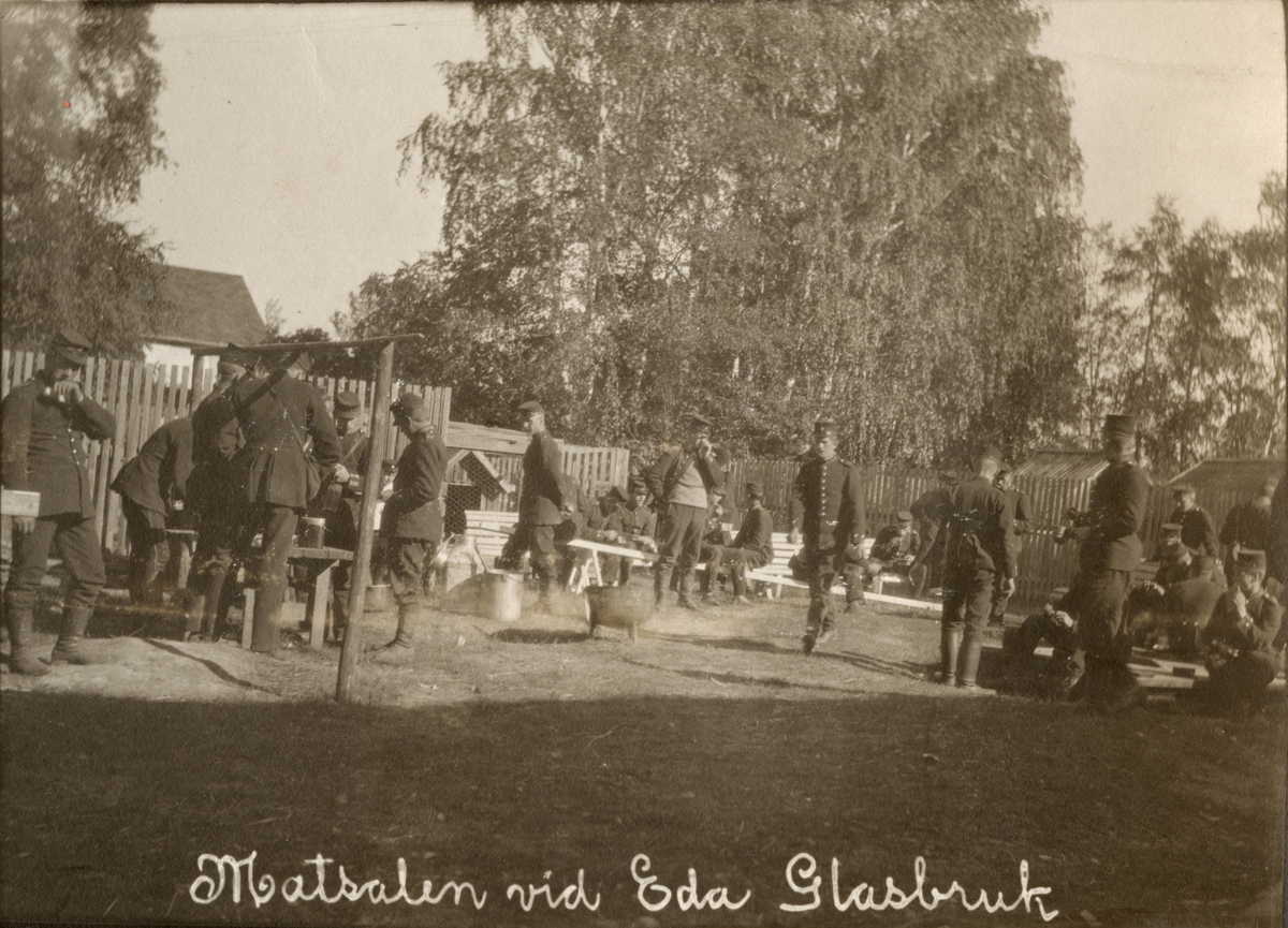 Text på bilden: "Matsalen vid Eda glasbruk".