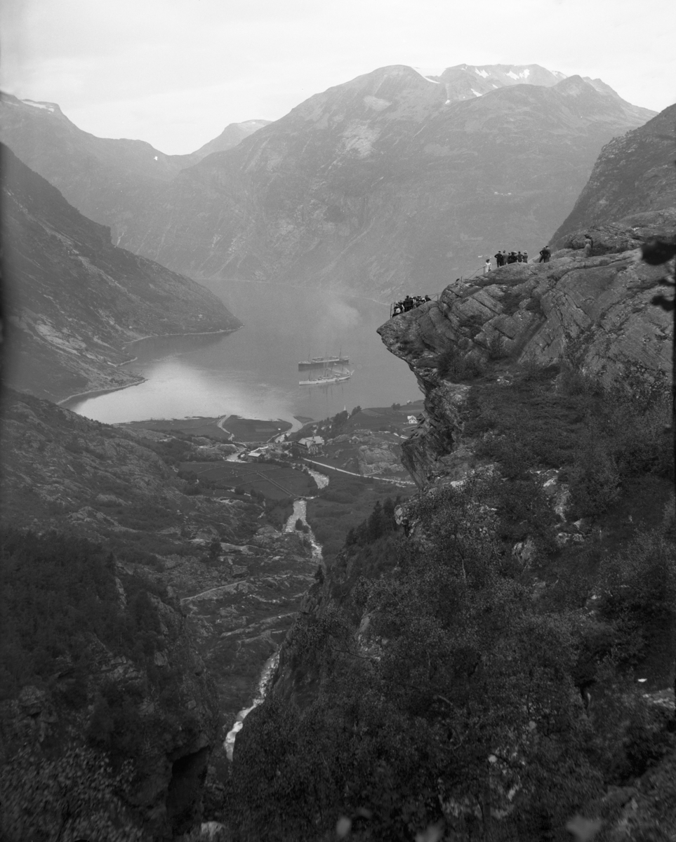 Flydal, Geiranger, Geirangerfjorden
Fotografert 1900 Ca.