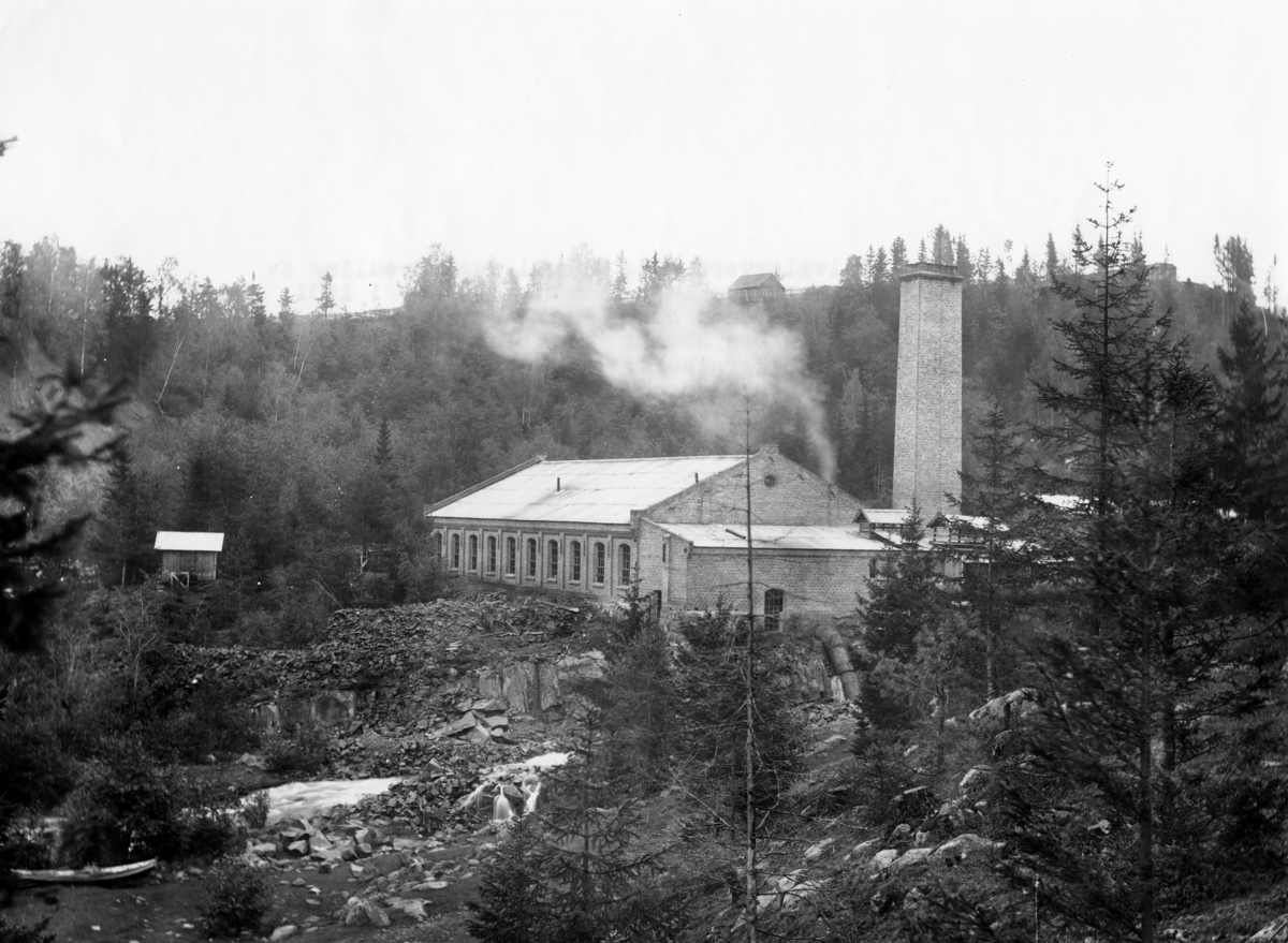 A/S Det Norske Metalvalseverk, som foredlet kobber. Det ble stiftet i 1901 og gikk konkurs i 1905 (avviklet i 1906). Det lå ved Sorgendalsfossen i Nedre Mesnaelv, Lillehammer