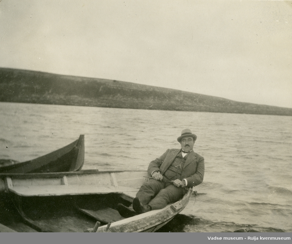 Carl ( et besøk fra Tyskland) på Naversvannet august 1917, Vadsø.