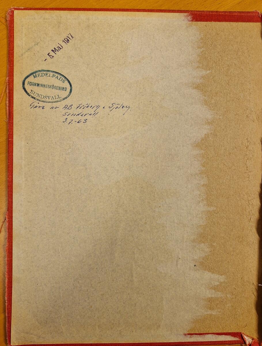 Arkivkartong.
1. Katalog No 250 A/B B.A. Hjorth &Co. 28 sidor. Gåva av AB Fröberg & Sjöberg Sundsvall 3/7 1963. Tryckår 1912.
2. Information om bagarskrået.
3. Information: "All åverkan af egendom o.s.v." Sundsvall den 1 maj 1914.
4. Plakat om planteringarne.
5. Fotografi av Östbergsgården. Högbergsrummet. Fotos: Haglund SCA sept. 1956.
6. Dito.
7. Dito.
8. Dito. 
9. Dito. 
10. Olof Högbergs arbetsrum i Finnkyrka.
11.Finnkyrka, Njurunda. Fotograf: Conny Grees, Bunsta. 
12. Förstoring av fotografi. Se MFF 12033 + MFF12034.
13. Kuvert innehållande: "Olof Högberg Torsåkersbygdens Förtider."
14. Fotografi av okänt teatersällskap.
15. Fotografi av tre okända skådespelare.
16. Fyrsidig information om planhyfvel no 13.
17. Sex sidor om planhyvlar.
18. MFF5825.
19. MFF5824.
20. MFF5826.
21. MFF5823. 
