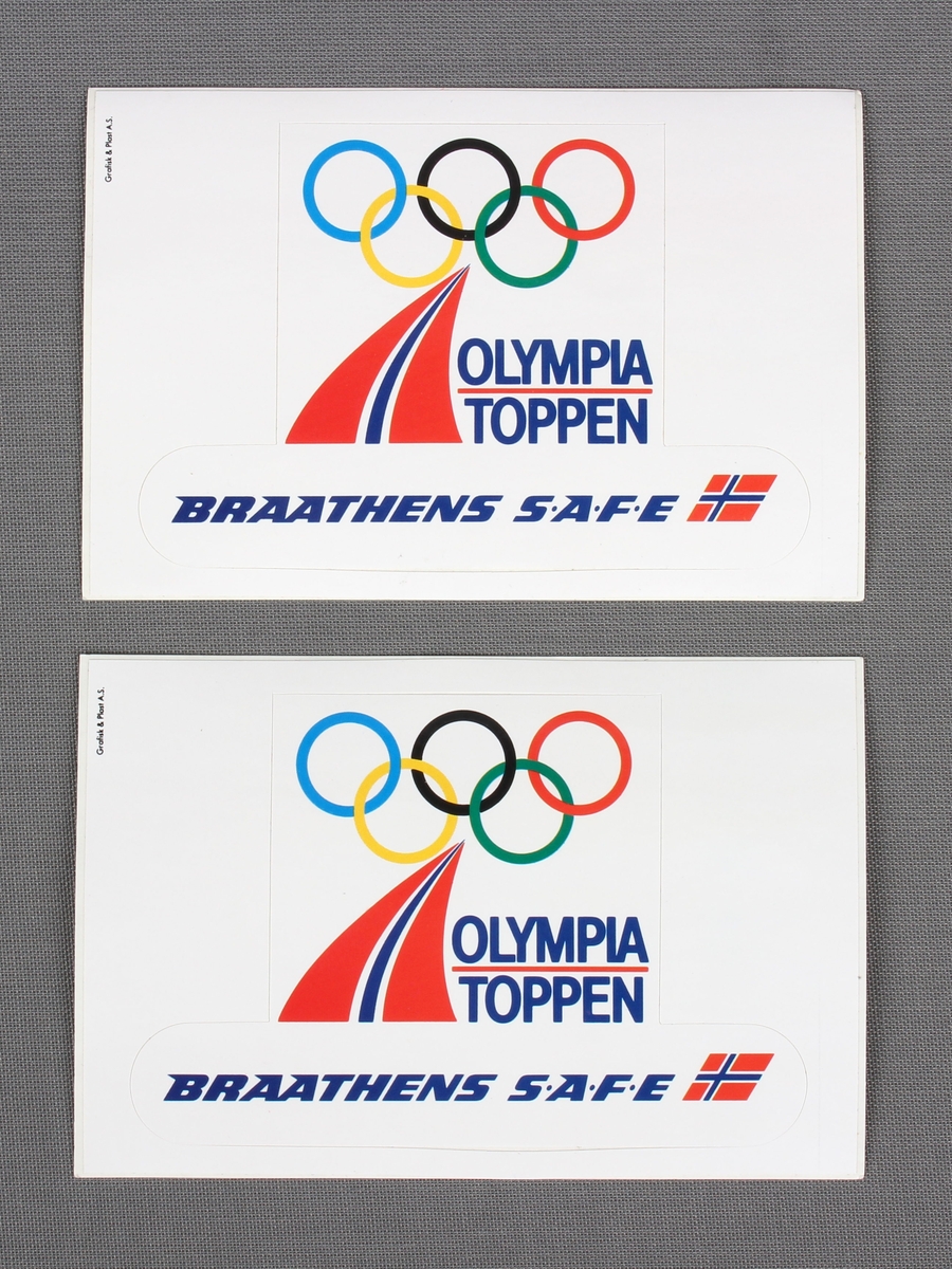 Firkantet klistremerke. Reklame for Olympiatoppen og Braathens.
