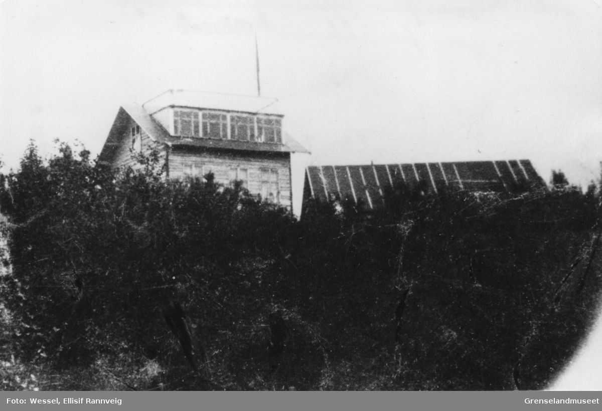 Ellisif Wessels fotoatelier, ble benyttet av russiske revolusjonære. Bygningen til høyre ble brukt av fagforeningen Nordens Klippe.
