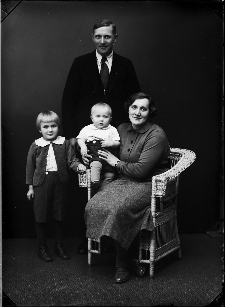 Familjen Wahlström från Grynören, Forsmark socken, Uppland 1935
