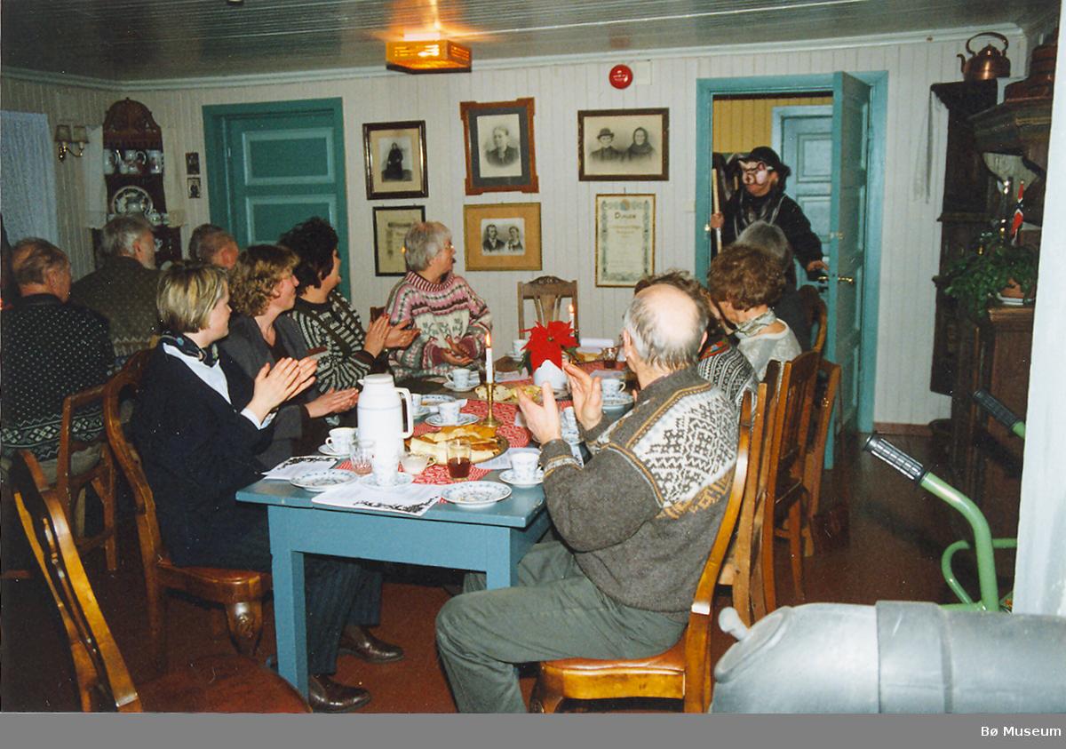 Tre foto frå Bø Folkeakademi si 20. dag jul feiring på Bø Museum