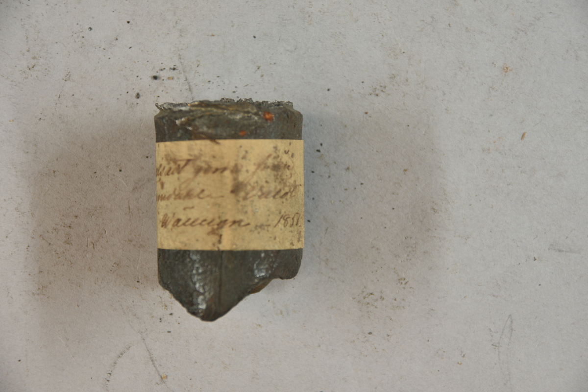 Kettingjätn från Furudal. Prov taget år 1851.
I ursprunglig ask med etiketter med data enligt Ing. G. Kraft.

