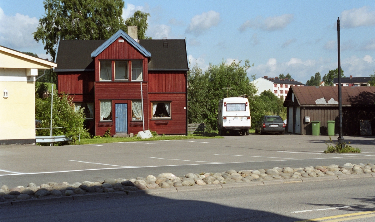Strømsveien 73. Adressen Strømsveien 73 finnes ikke lenger. Villaen er revet, og erstattet av annet bygg, Strømsveien 69-71.