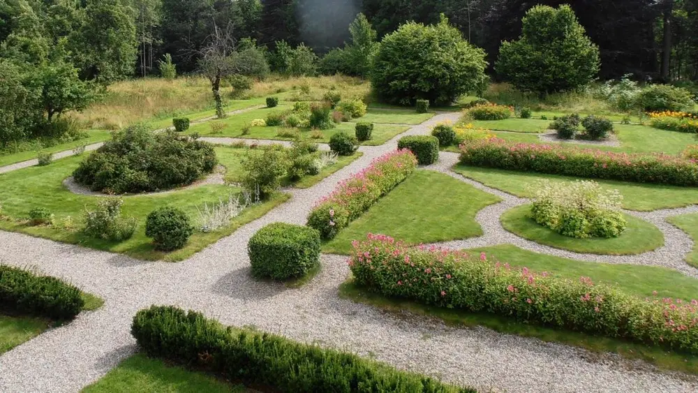 Parterrehagen ved Eidsfoss Hovedgård.