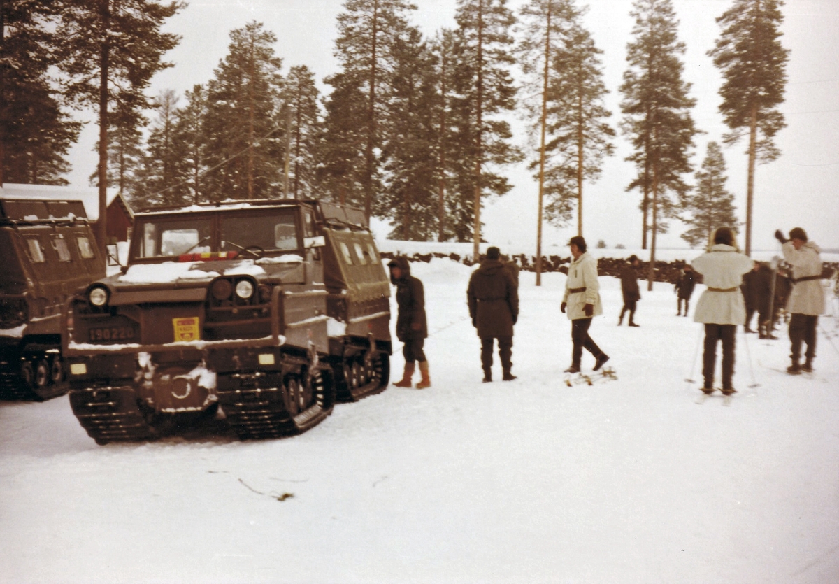 Vinterutbildning med FBU i Skaraborg på tidigt 1980-tal. Bandvagn 202.
