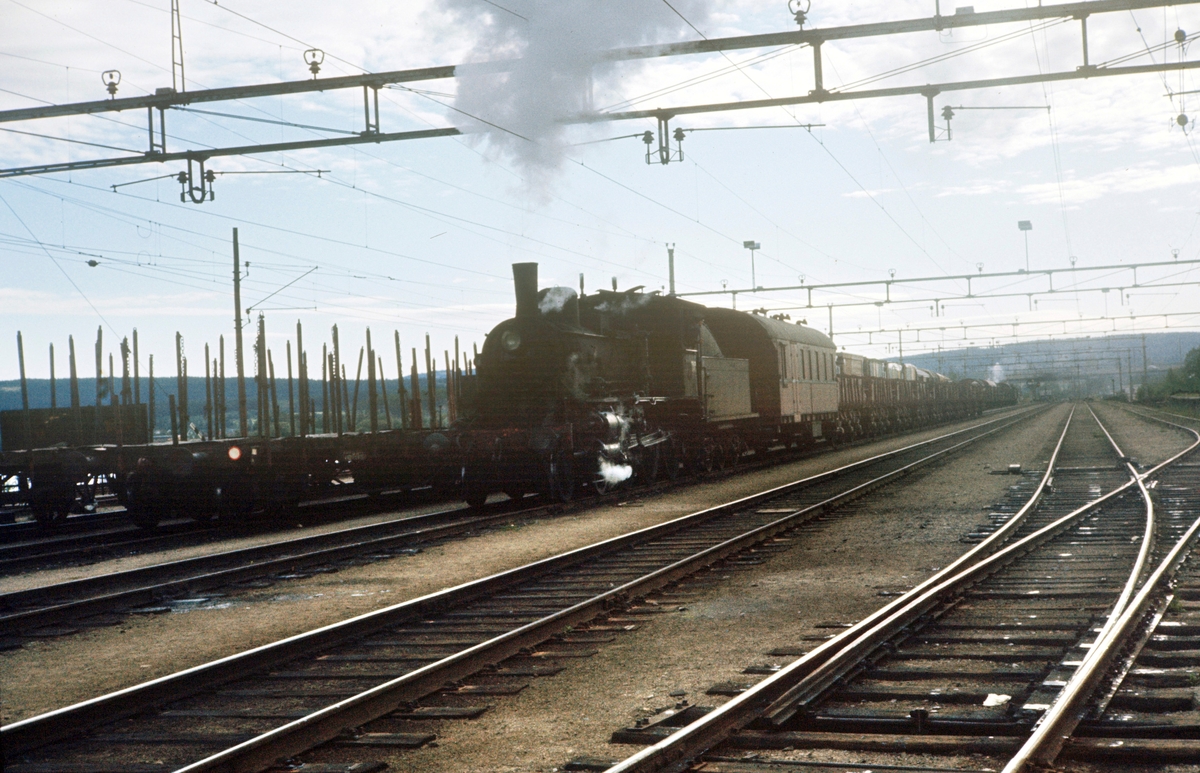 Damplokomotiv type 27a nr. 248 med grustog fra Solørbanen på Kongsvinger stasjon