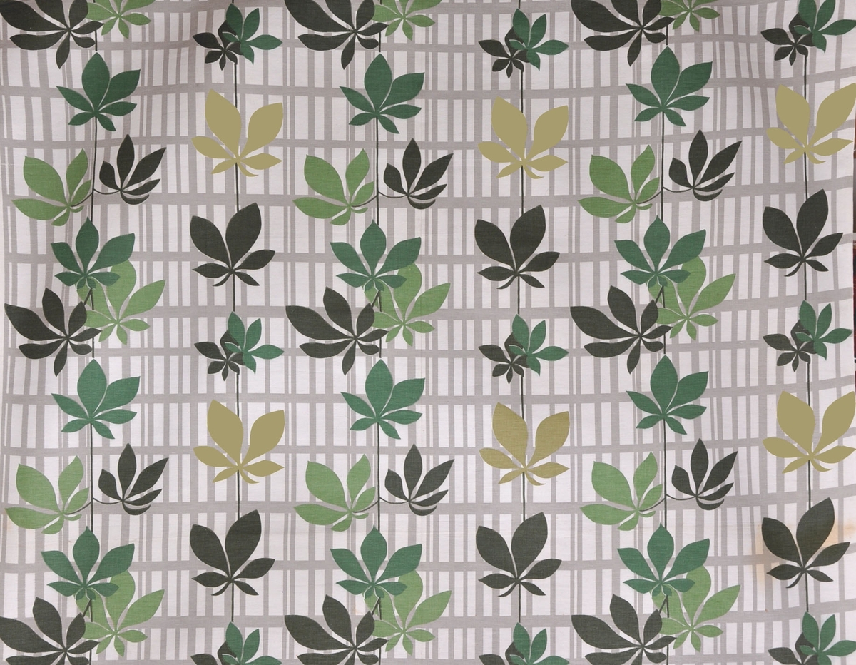 Bomullstyg, 1960-tal, 1st gardinlängd.
Tryckt mönster med grå-vit botten, bladverk i 4 olika gröna färger på ett rutigt bottenmönster.
Rapport 42 x 38,5 cm
Otvinnat garn.