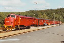Diesellokomotiv Di 3 630 med persontog til Trondheim på Gron