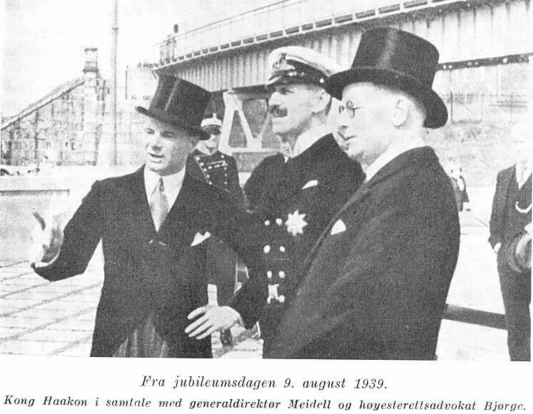 Kong Haakon VII i samtale med Arne Meidell og Knut Bjørge på jubileumsdagen 9. august 1939
